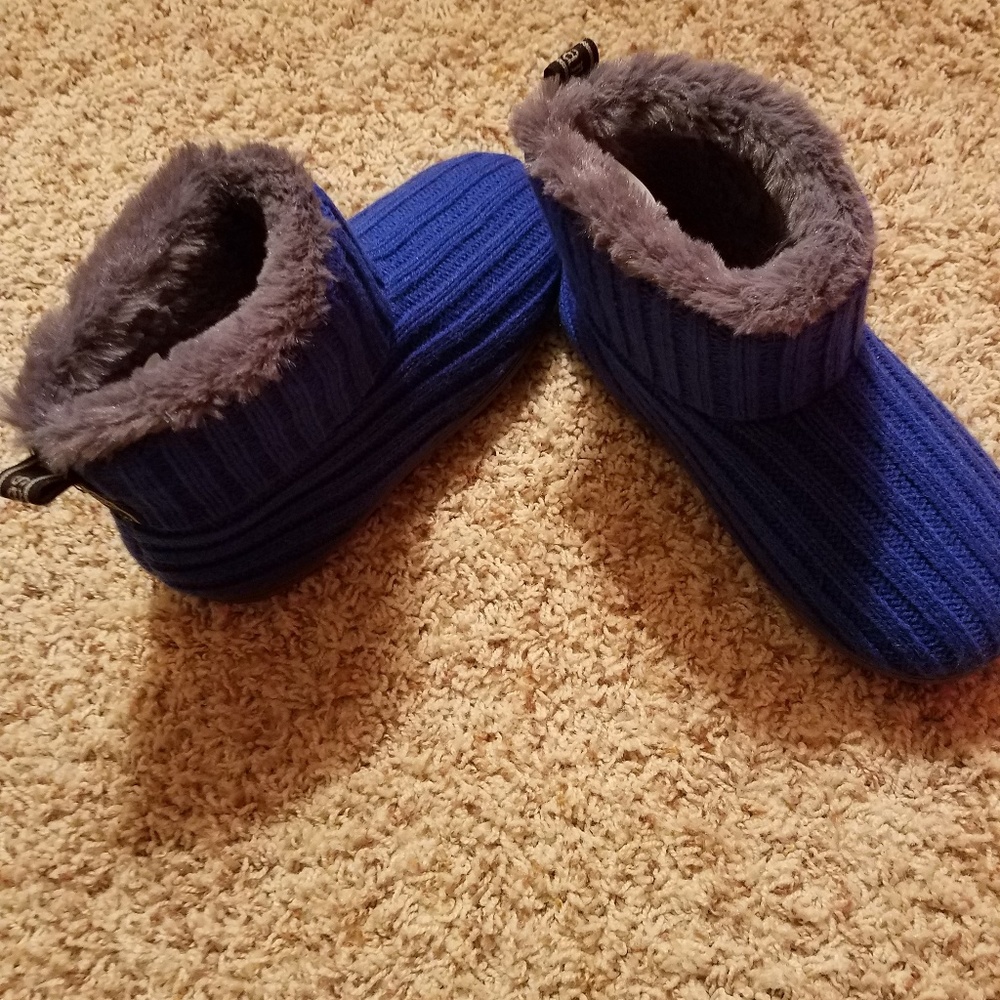 Brand new without tags Hanes slippers